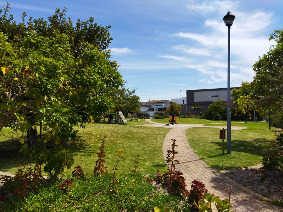 5 Bedroom Property for Sale in Parklands North Western Cape